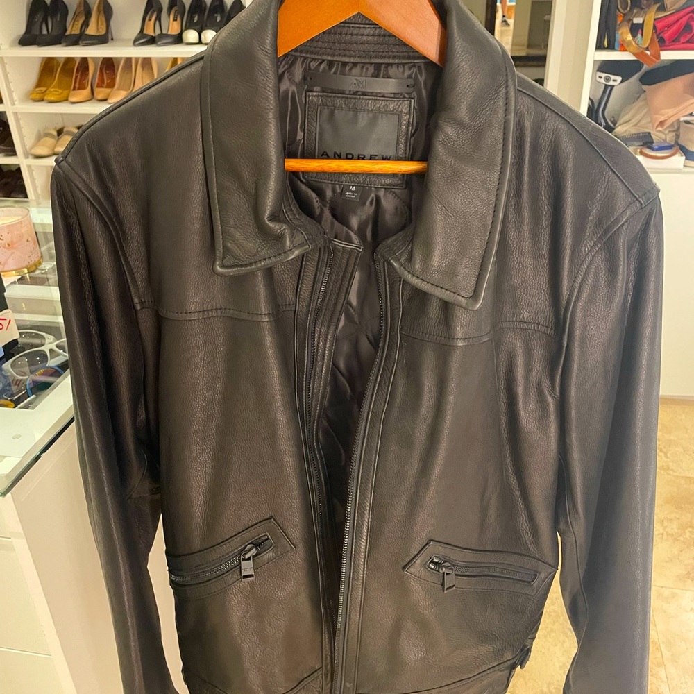 Brand new Leather bomber jacket. Size M. Andrew Marc.